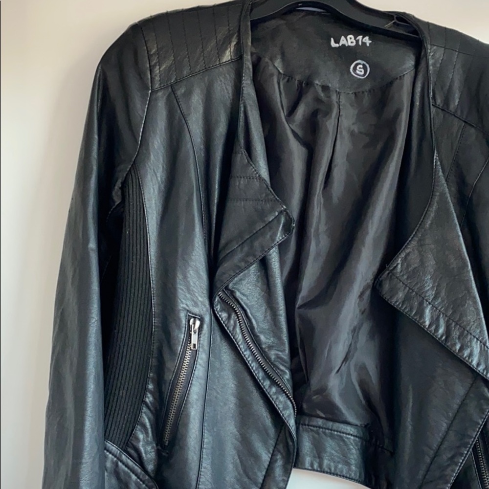 Leather jacket - Picture 2 of 4